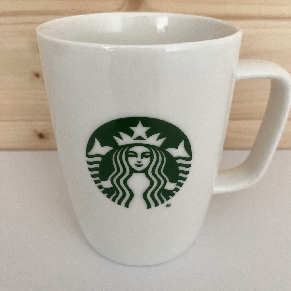 RARE 2018 STARBUCKS Mermaid Coffee/ Tea Mug White & Green 10.8 fl oz